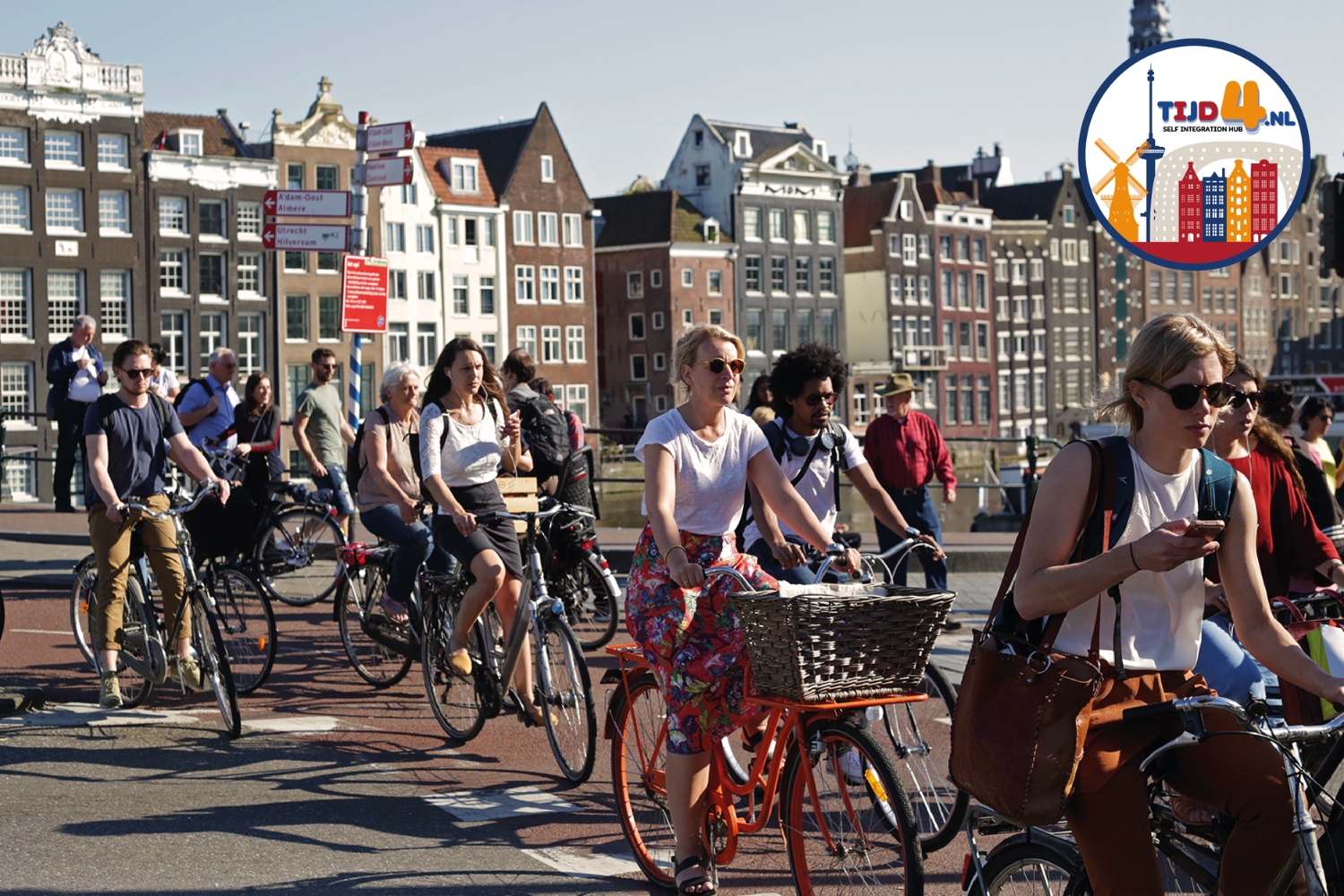 Fietsende mensen in Nederland.